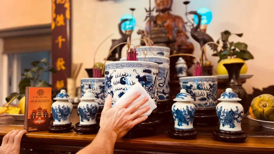 Vệ sinh không gian sống, bàn thờ gia tiên